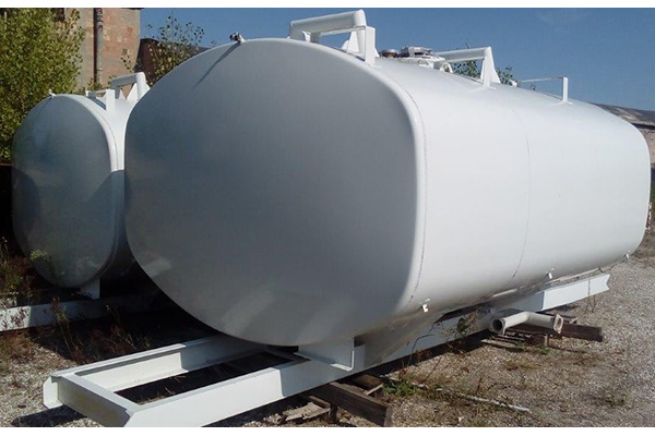 Tank for flammable liquids